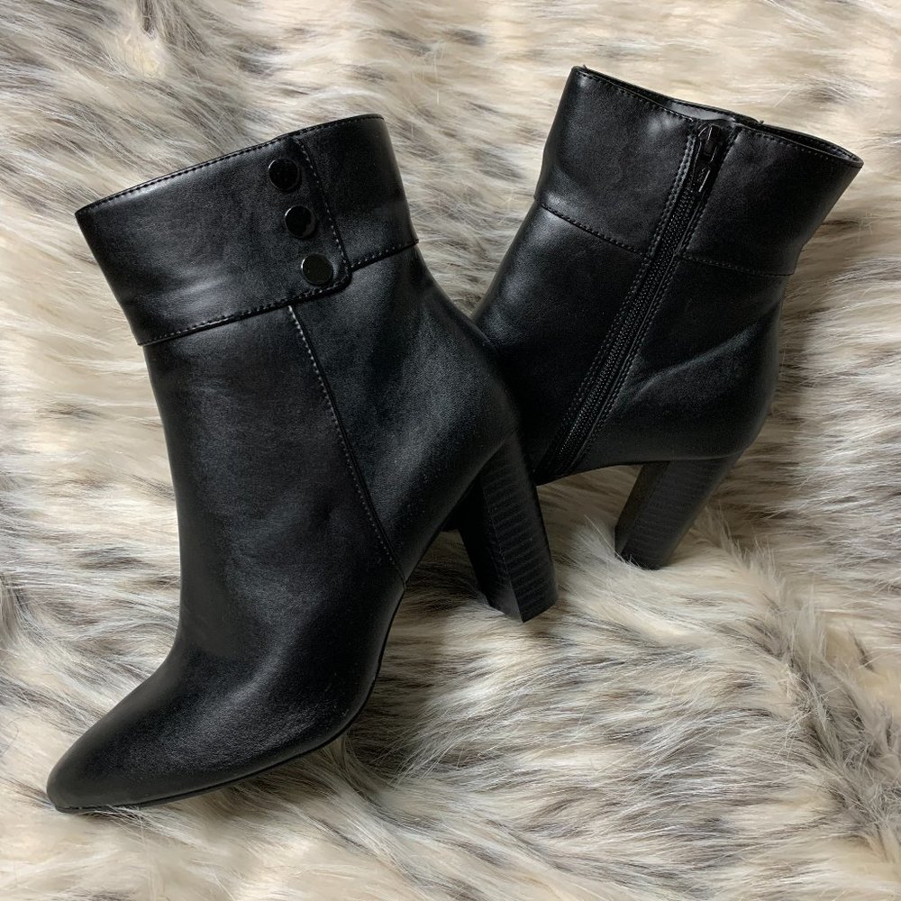 US 7.5 Black Heeled Booties Jones NY Never Worn